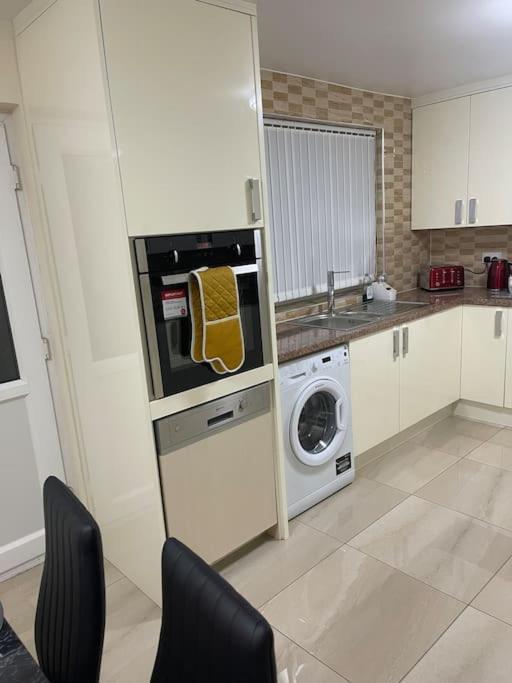 Gated Home Close To Birmingham City Centre Екстериор снимка
